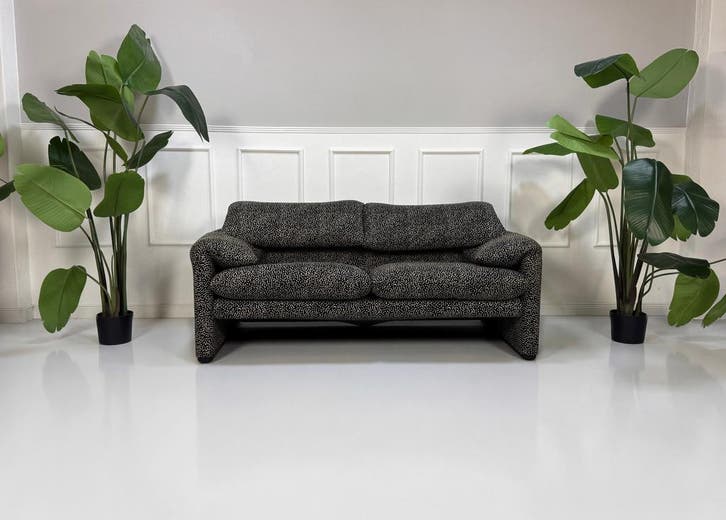 Cassina Maralunga Designbank Stof Zwart Beige, Huis en Inrichting, Banken | Bankstellen, Rechte bank, Zo goed als nieuw, Stof