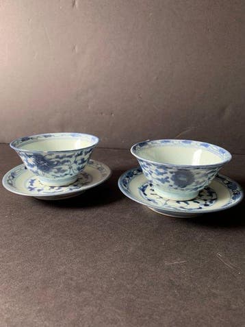 Kop en schotel (4) - Porselein - Kangxi-periode (17e eeuw)