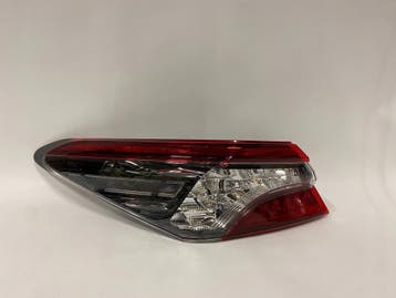 Toyota Camry IX 2018 Sedan Achterlicht Links Donker Full LED, Verzenden, Gebruikt
