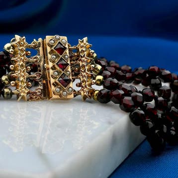 Antieke granaat kralenarmband met gouden siersluiting met..., Gebruikt, Ophalen of Verzenden, Met edelsteen, Goud
