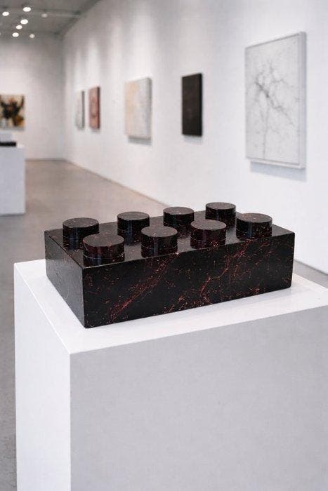 Santicri (1992) - Legold XL (black and red marble), Antiek en Kunst, Kunst | Designobjecten