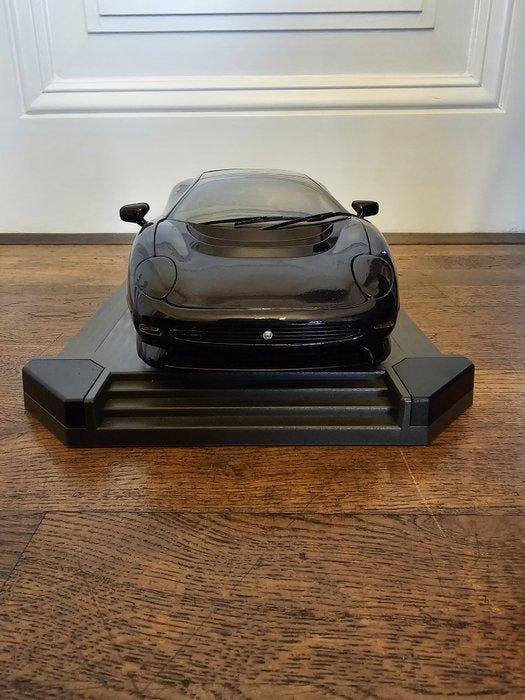Maisto 1:12 - Modelauto - Jaguar XJ220, Hobby en Vrije tijd, Modelauto's | 1:5 tot 1:12
