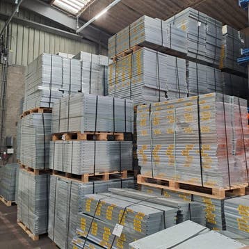 Aanbieding: Voordeelrij deels gebruikte legbordstelling Stow