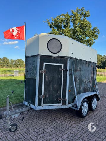 Leuke 2 paards paardentrailer / foodtrailer!, Ophalen, Zo goed als nieuw, Hout, 2-paards trailer