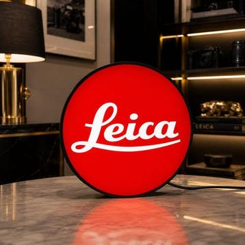 LEICA - Lichtgevend uithangbord - voor verzameling -