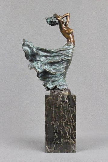 sculptuur, Milo - Woman in the Wind - 2,6 kg - 32 cm -
