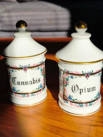R S - Apothekerspot (2) - Cannabis, Opium - Porselein - Een