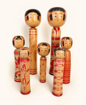 Traditionele Japanse Kokeshi-poppen – Set van 7