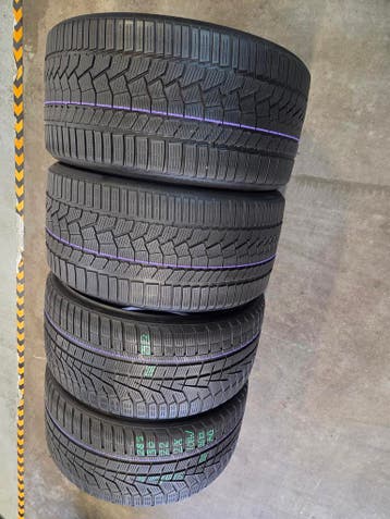 285/30/22 101W AO HANKOOK/CONTINENTAL WINTERBANDEN 6MM PROF, Ophalen, Gebruikt, 285 mm, Overige maten