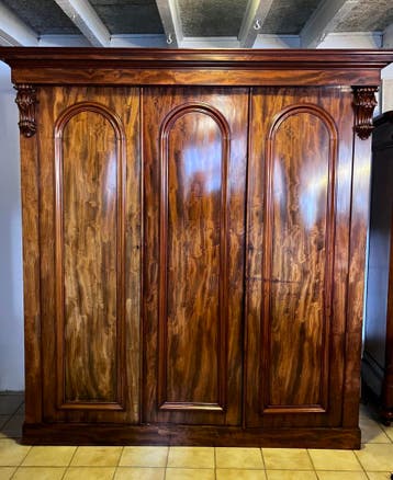 3deurs antiek Engels mahonie kast met fantastisch interieur