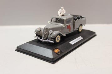 AM.71 1:43 - Modelauto - Citroën Traction 11 plateau, Nieuw