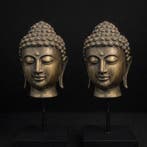 Twee Boeddha hoofden op voet - Beeld - Azië (Zonder