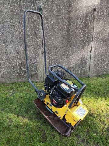 VERHUUR diverse (tuin)machines (houtklover, trilplaat, etc.)