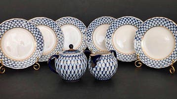 Lomonosov Imperial Porcelain Factory - Pattern: Cobalt Net