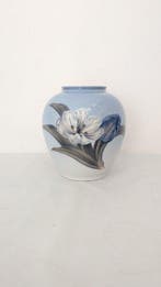 Royal Copenhagen - Vaas - Tulpen en vlinders - Porselein -