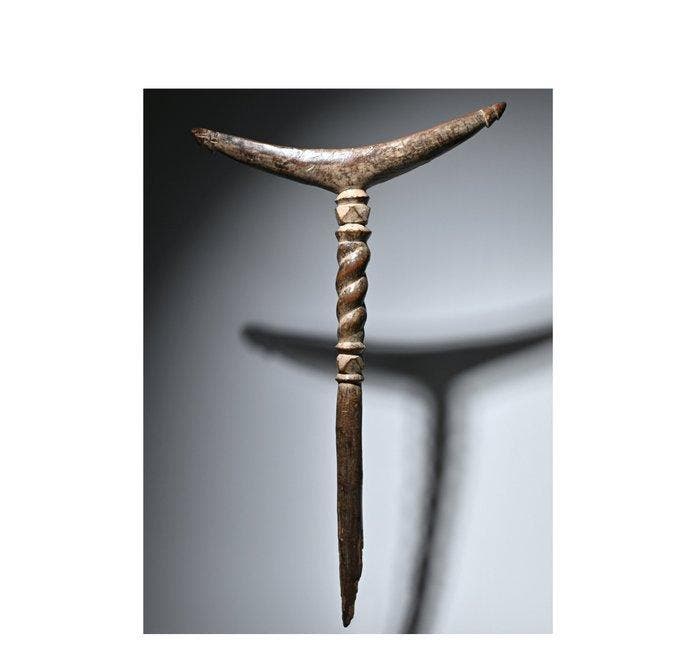 Stoel - Hout - zeldzame éénpootige kruk, Antiek en Kunst, Kunst | Niet-Westerse kunst