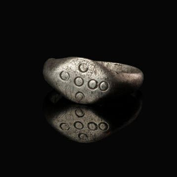 Middeleeuwen, kruisvaardersperiode Zilver Ring met Latijns