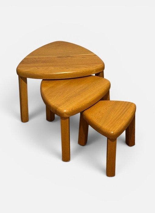 Bijzettafel - Eik - Set van drie massief eiken Nesting, Antiek en Kunst, Kunst | Designobjecten