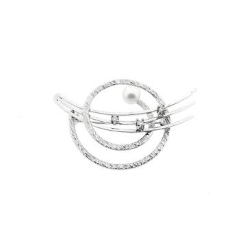 Witgouden broche gezet met een parel en diamanten; 0,07 ct., Sieraden, Tassen en Uiterlijk, Broches, Gebruikt, Ophalen of Verzenden