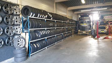 Banden 195 205 215 225 235 65 60 55 50 45 40 15 16 17 18 19, Nieuw, Banden en Velgen
