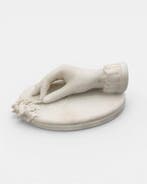 sculptuur, Mano di giovane a riposo - 15 cm - Marmer
