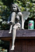 sculptuur, groot formaat huis of tuinbeeld van een fairy met