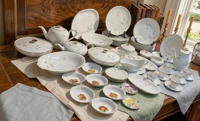 Hutschenreuther, eschenbach - Tafelservies (44) - Porselein,, Antiek en Kunst, Antiek | Meubels | Tafels