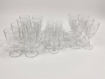 Wijnglas (23) - Glas - geciseleerd