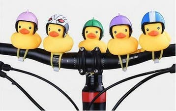 De nieuwste rage voor op de fiets: Badeend fietslampjes, Nieuw