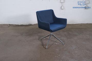 Design fauteuil blauw textiel draaivoet aluminium afneembaar, Huis en Inrichting, Verzenden, Gebruikt