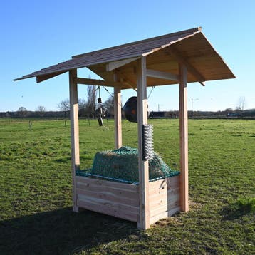 Slowfeeder houten hooihuisje voor paarden – geleverd en, Ophalen of Verzenden, Nieuw