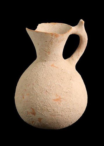Amlash Terracotta Kan met een handvat in dierlijke vorm.