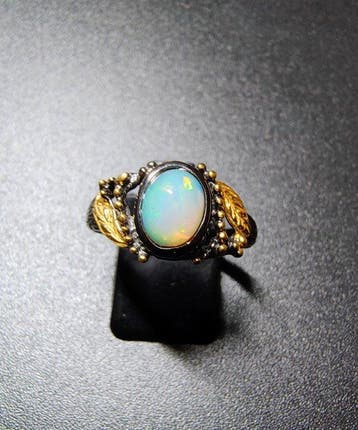 Ring met natuurlijke Ethiopische opaal – 925 zilver,