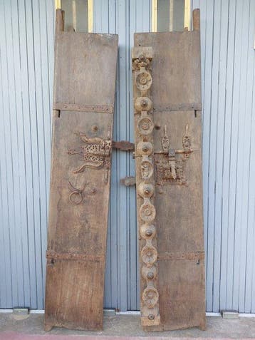 Decoratieve deuren met een ingewikkeld slot - Hout - India -