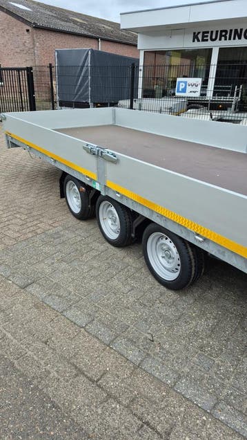 Eduard Xl 550x220cm tridem 3500kg rijlaten, Nieuw