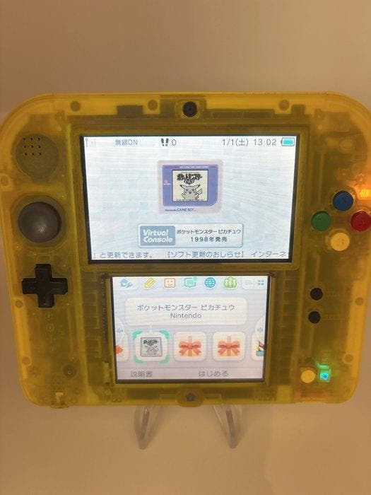 Nintendo - 2DS - [PIKACHU GAME INCLUDED] Nintendo 2DS Clear, Spelcomputers en Games, Spelcomputers | Overige Accessoires