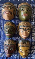6 maskers - Hout - Indonesië - 20e eeuw