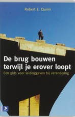 De brug bouwen terwijl je erover loopt 9789052614847, Boeken, Zo goed als nieuw