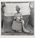 Studio Vénavi (Togo) - Pose en extérieur au Studio Vénavi -, Antiek en Kunst