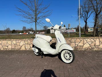 Vespa Sprint 45km All White Nieuw!!, Fietsen en Brommers, Scooters | Vespa, Ophalen, Maximaal 45 km/u, Nieuw, Benzine