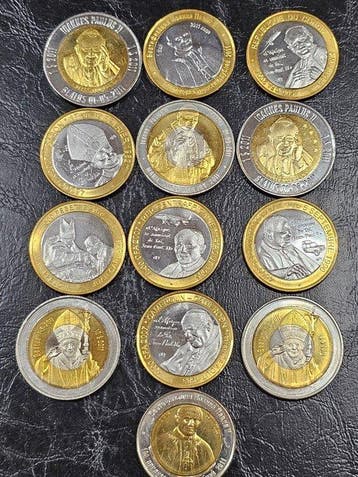 World. 1980/2011, 13 x Commemorative Coins (Zonder