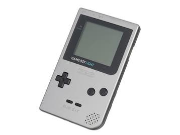 Gameboy Light Silver, Spelcomputers en Games, Ophalen of Verzenden, Zo goed als nieuw