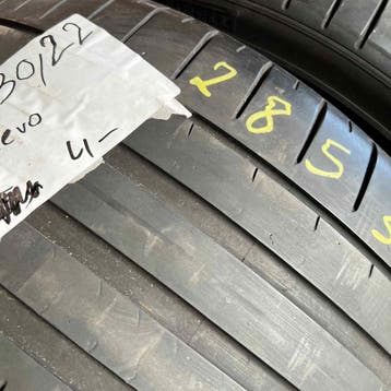 2 x Pirelli PZero 285-30-22 Zomerbanden 4mm, Gebruikt, 285 mm, Overige maten, Ophalen of Verzenden