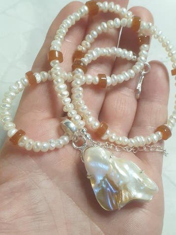925, Zeldzaam Gilded Old Mussel Pearl hanger, witte