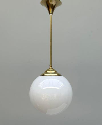 Plafondlamp - Opaline glas - Hanglamp van messing met een