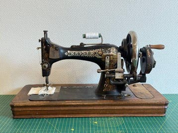Gebrüder Kayser Naaimachine - Gietijzer