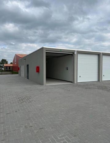 Garagebox Bedrijfsunit EMMEN nog 1 enkele unit beschikbaar!!, Drenthe