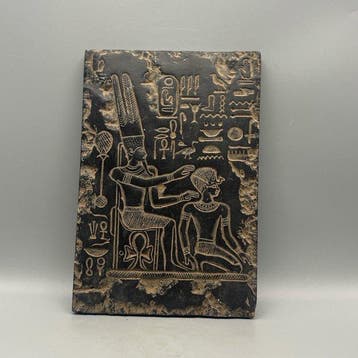 Replica van het oude Egyptische Gedenkplaat: God Amun kroont