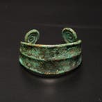 Bronstijd Brons Exquisite Bracelet with two Spiral Terminals