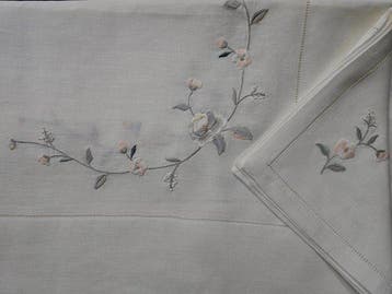 Tovaglia in puro lino con ricamo a macchina e rifinitura a, Antiek en Kunst